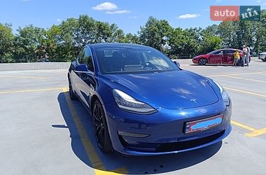 Седан Tesla Model 3 2019 в Тернополі