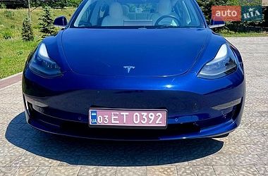 Седан Tesla Model 3 2018 в Львове