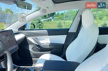 Седан Tesla Model 3 2018 в Львове