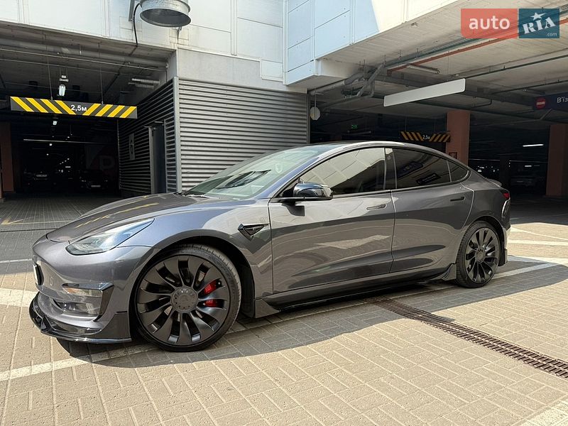 Седан Tesla Model 3 2022 в Киеве
