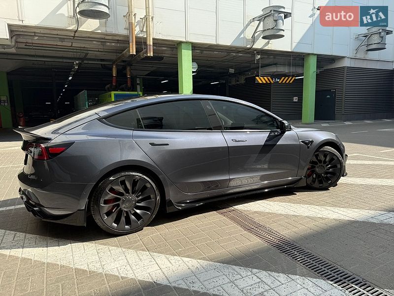 Седан Tesla Model 3 2022 в Киеве