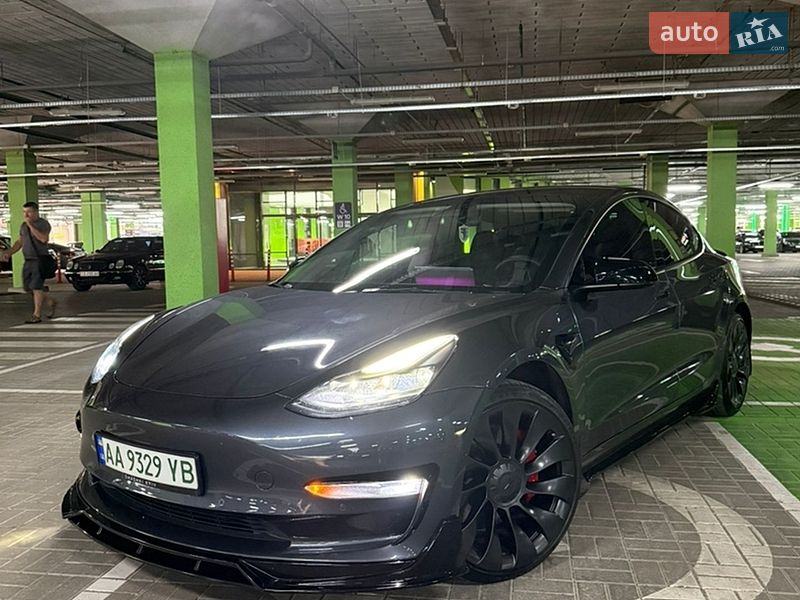 Седан Tesla Model 3 2022 в Киеве