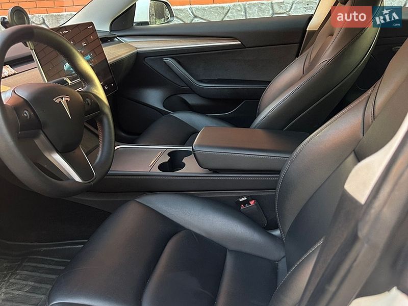 Седан Tesla Model 3 2022 в Богуславе
