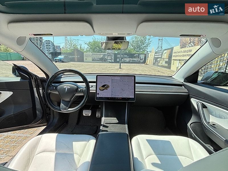 Седан Tesla Model 3 2018 в Львове