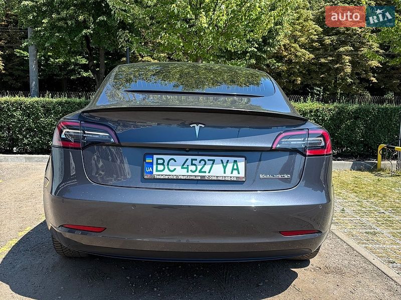 Седан Tesla Model 3 2018 в Львове