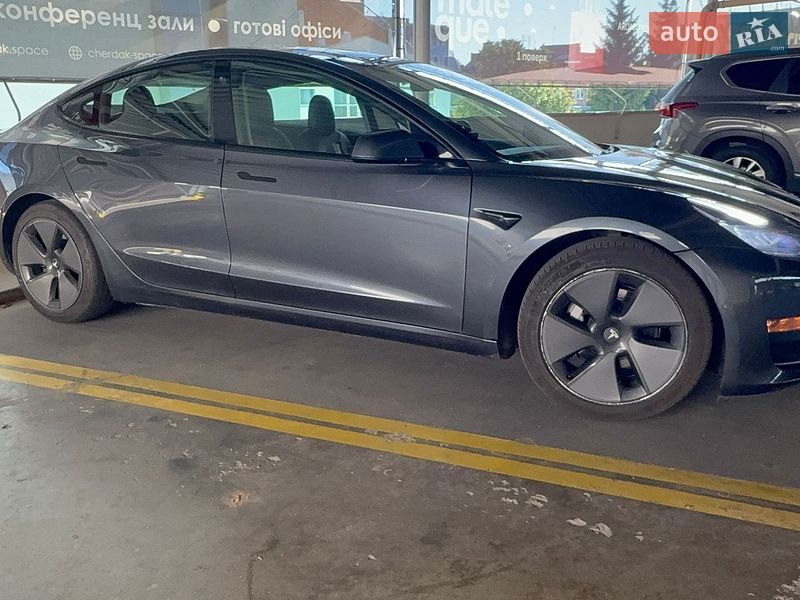 Седан Tesla Model 3 2020 в Виннице