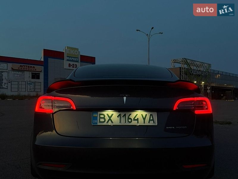 Седан Tesla Model 3 2022 в Чернігові