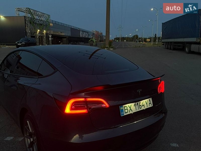 Седан Tesla Model 3 2022 в Чернігові