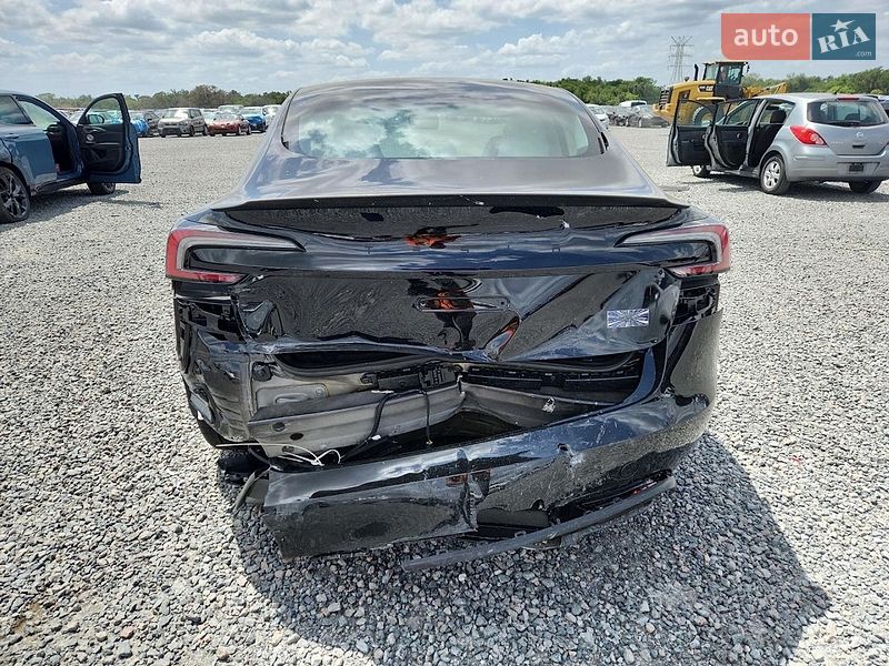 Седан Tesla Model 3 2026 в Киеве