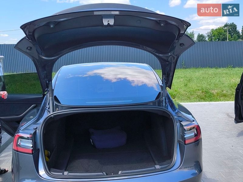 Седан Tesla Model 3 2021 в Бородянке