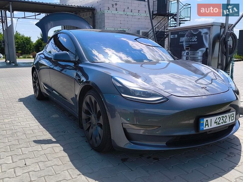 Седан Tesla Model 3 2021 в Бородянке
