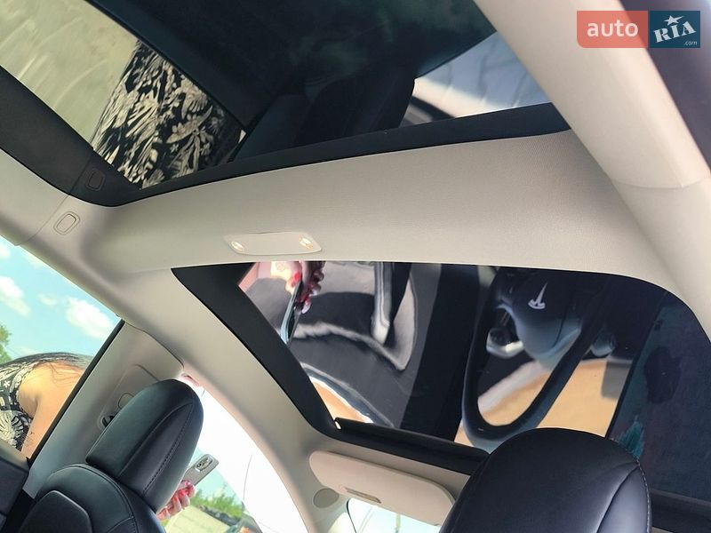 Седан Tesla Model 3 2021 в Бородянке