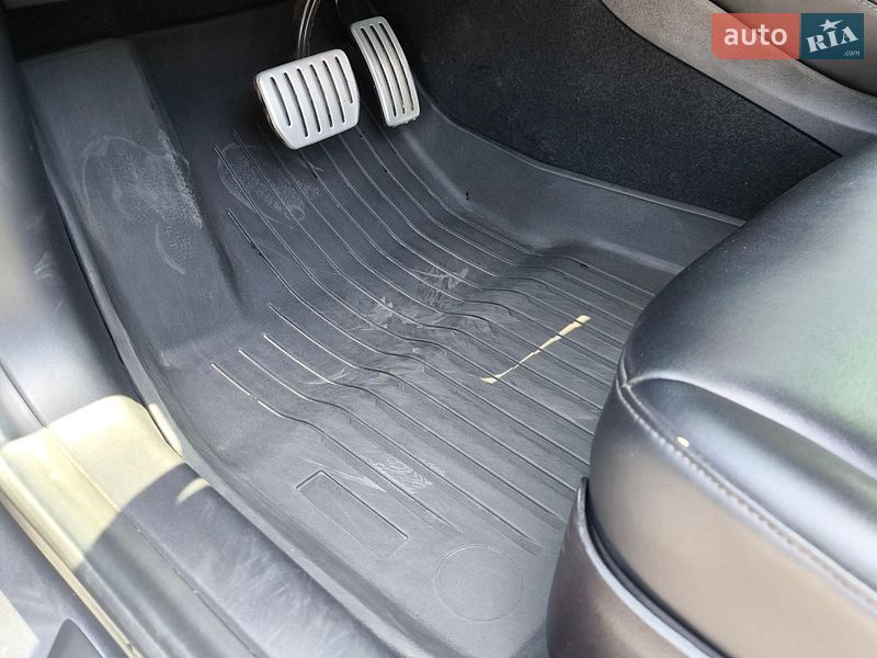 Седан Tesla Model 3 2021 в Бородянке