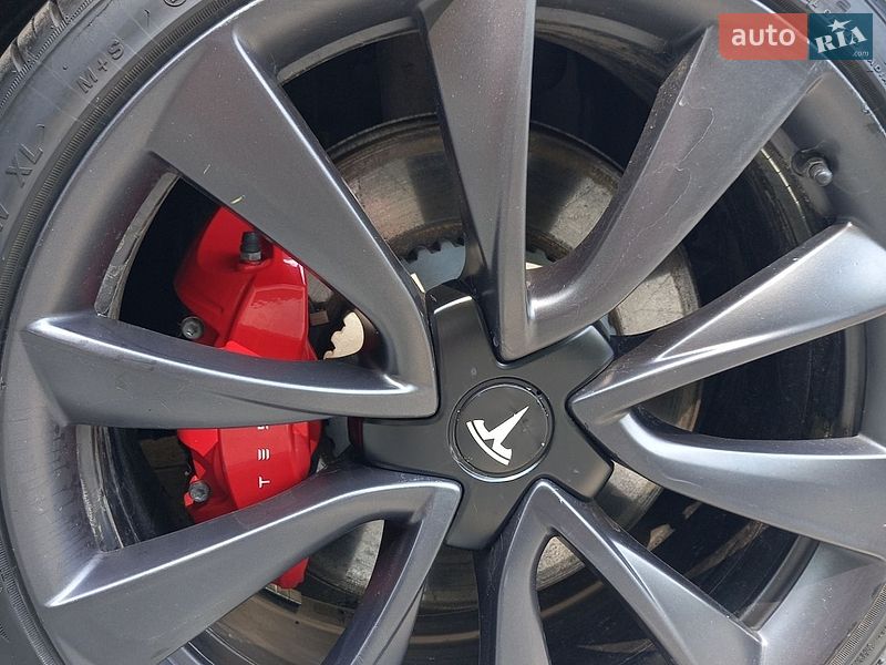 Седан Tesla Model 3 2019 в Тернополе