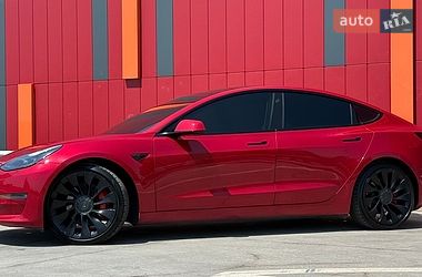 Седан Tesla Model 3 2021 в Киеве