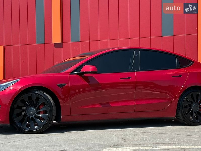 Седан Tesla Model 3 2021 в Киеве