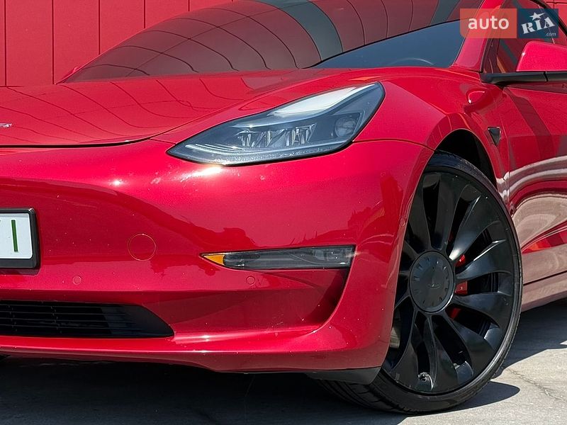 Седан Tesla Model 3 2021 в Киеве
