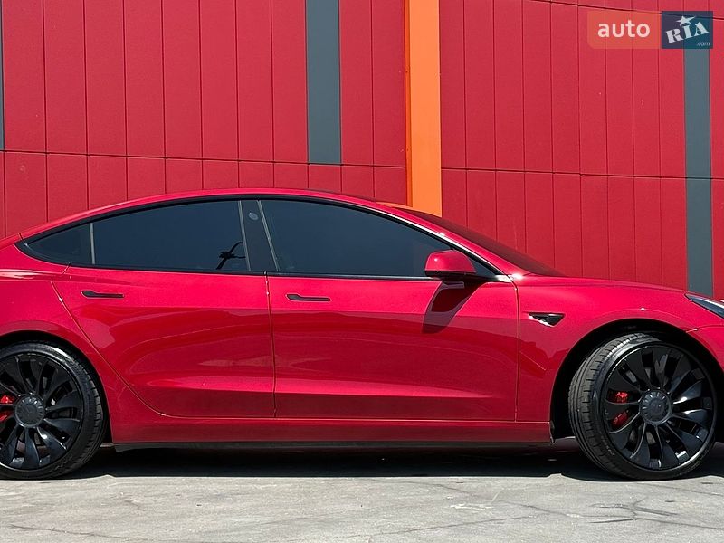 Седан Tesla Model 3 2021 в Киеве