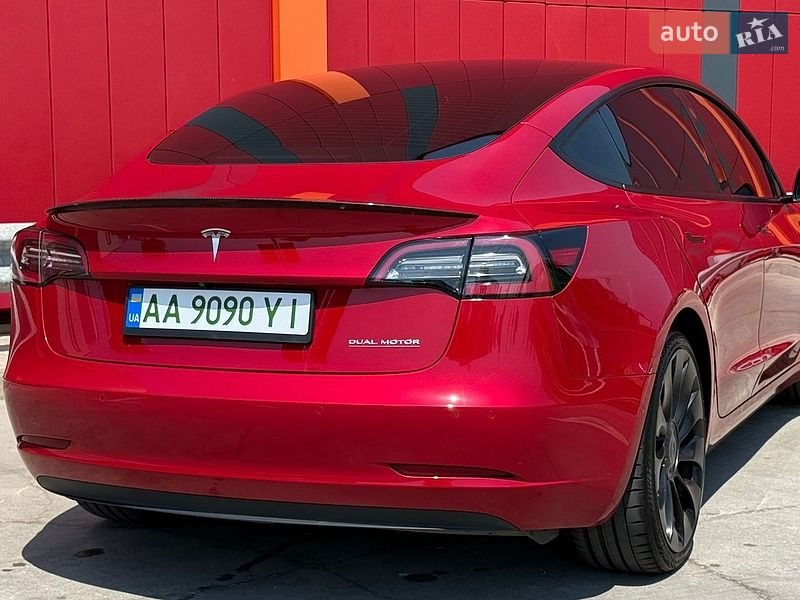 Седан Tesla Model 3 2021 в Киеве