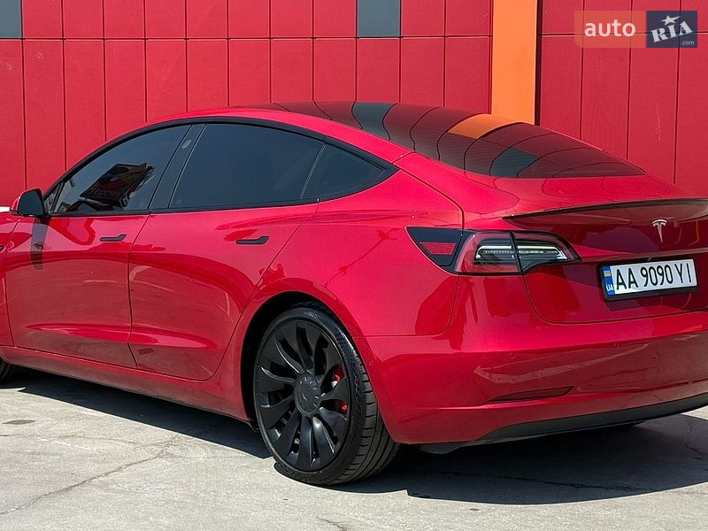 Седан Tesla Model 3 2021 в Киеве