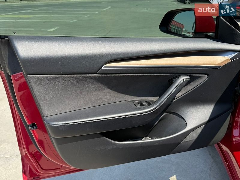 Седан Tesla Model 3 2021 в Киеве