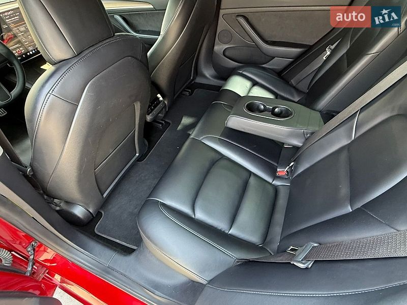 Седан Tesla Model 3 2021 в Киеве