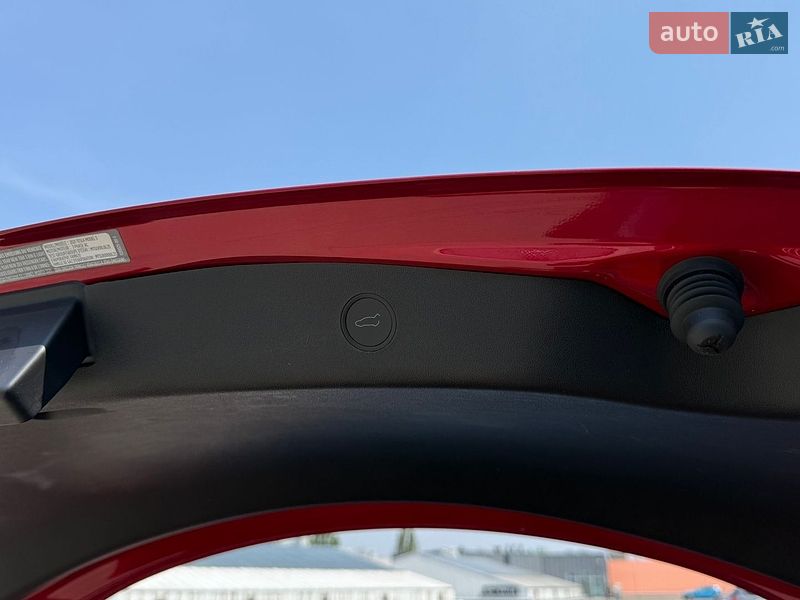 Седан Tesla Model 3 2021 в Киеве
