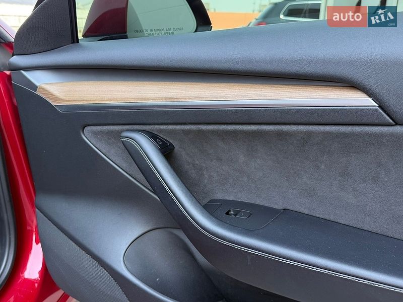 Седан Tesla Model 3 2021 в Киеве