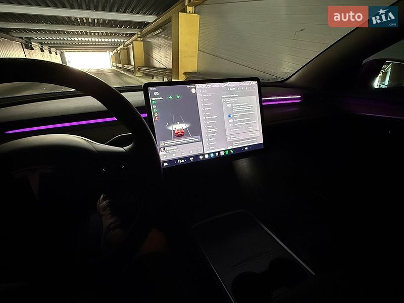 Седан Tesla Model 3 2021 в Киеве