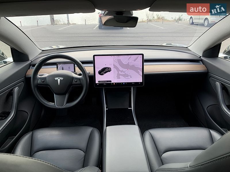 Седан Tesla Model 3 2018 в Киеве