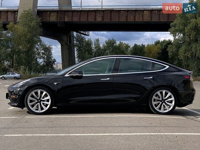 Седан Tesla Model 3 2018 в Киеве