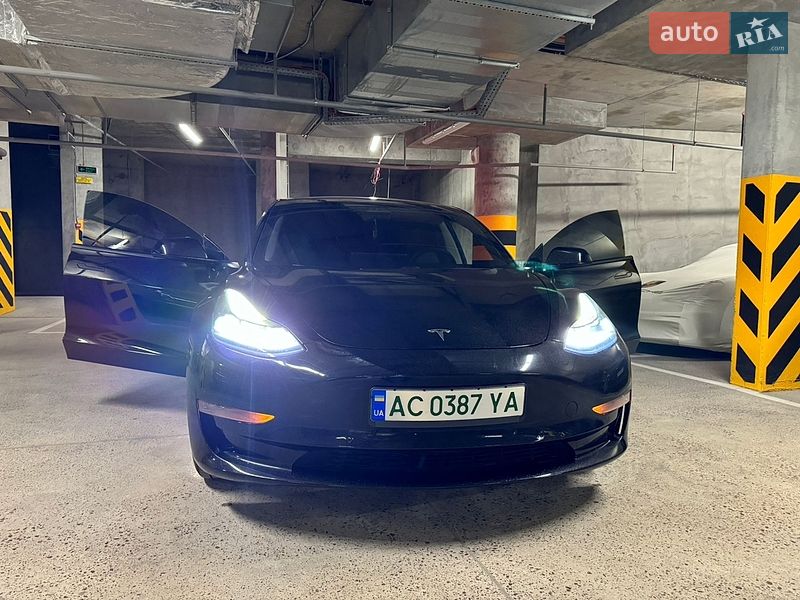 Седан Tesla Model 3 2021 в Киеве