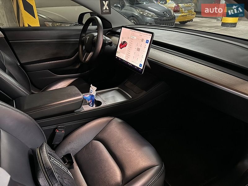 Седан Tesla Model 3 2021 в Киеве