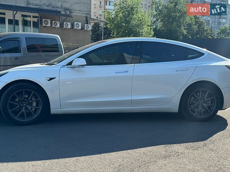 Седан Tesla Model 3 2018 в Днепре