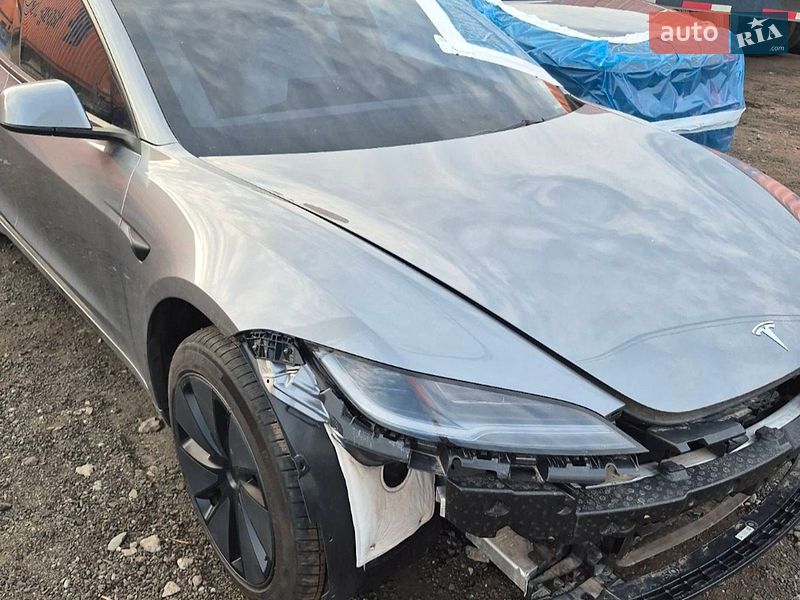 Седан Tesla Model 3 2025 в Киеве