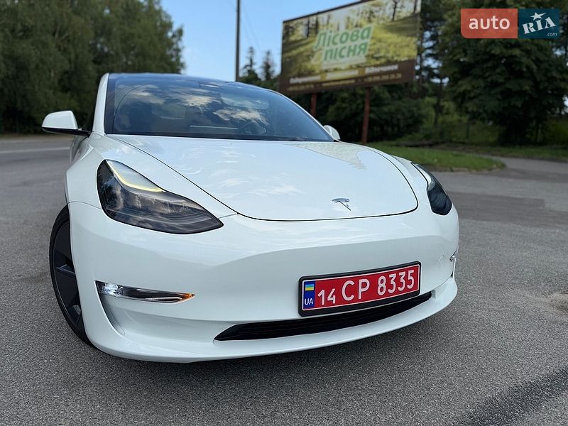 Седан Tesla Model 3 2023 в Трускавці
