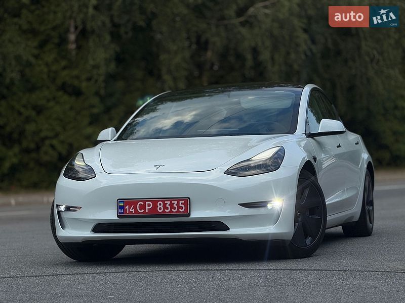 Седан Tesla Model 3 2023 в Трускавці