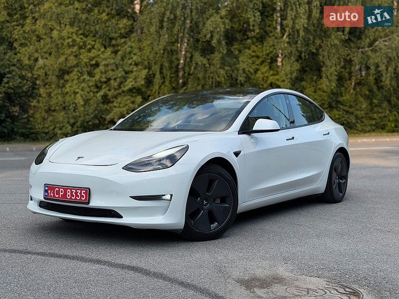 Седан Tesla Model 3 2023 в Трускавці
