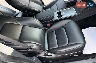 Седан Tesla Model 3 2023 в Трускавці