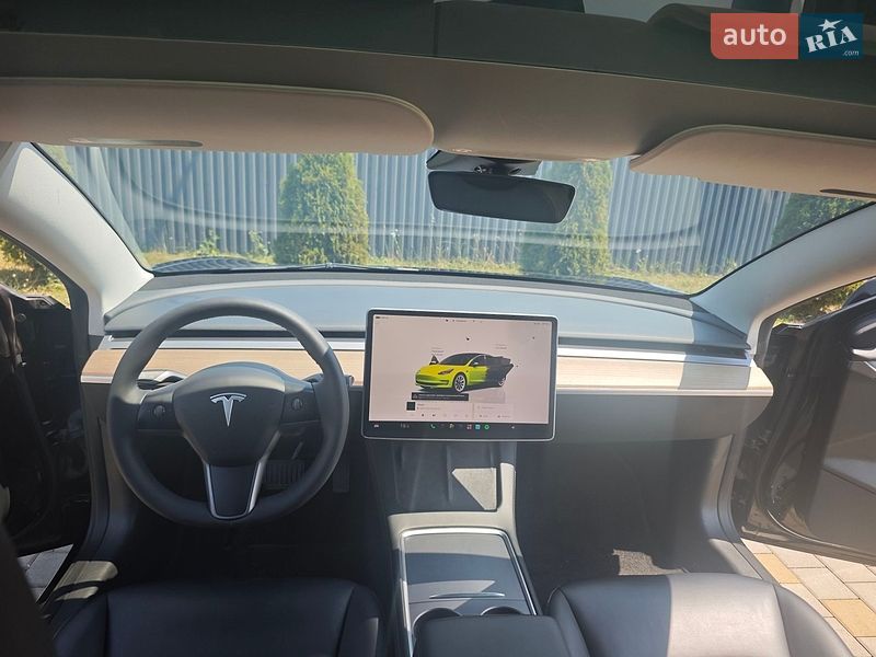Седан Tesla Model 3 2022 в Ужгороді