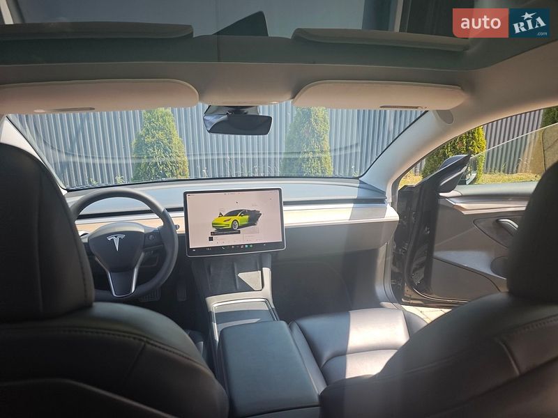 Седан Tesla Model 3 2022 в Ужгороді