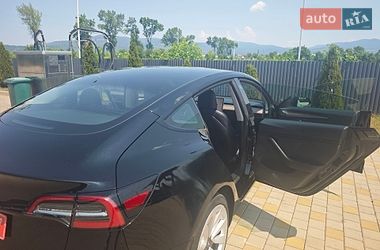Седан Tesla Model 3 2022 в Ужгороді