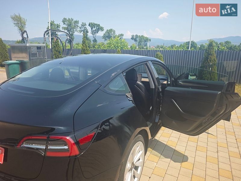 Седан Tesla Model 3 2022 в Ужгороді