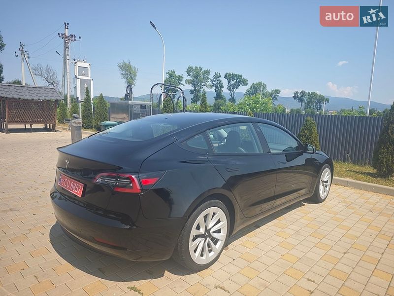 Седан Tesla Model 3 2022 в Ужгороді