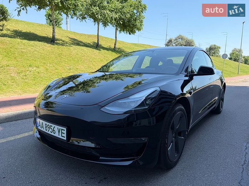 Седан Tesla Model 3 2023 в Киеве