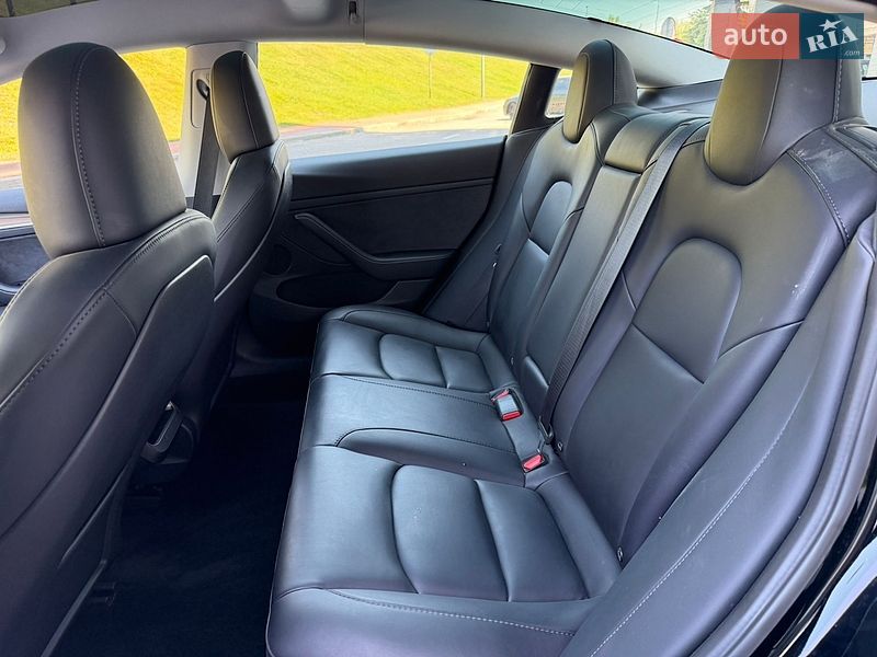 Седан Tesla Model 3 2023 в Киеве