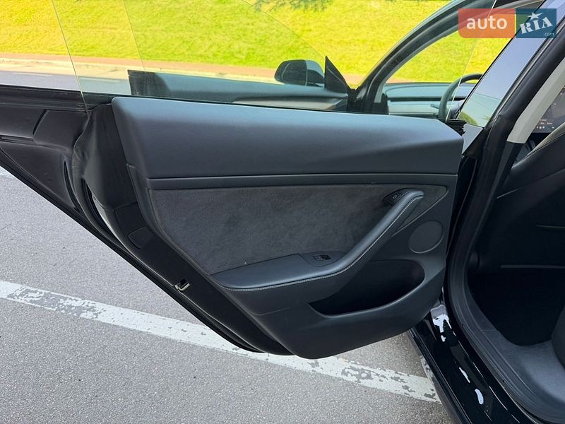Седан Tesla Model 3 2023 в Киеве