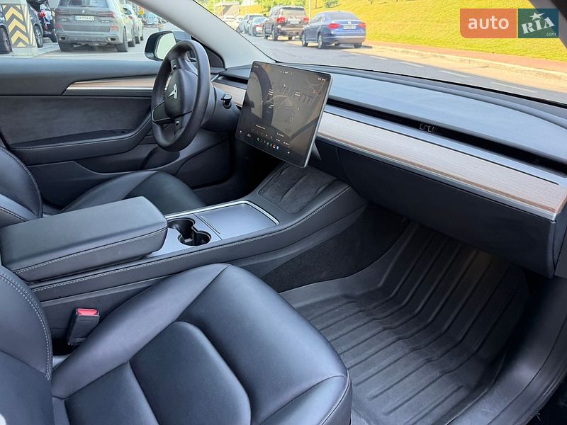 Седан Tesla Model 3 2023 в Киеве