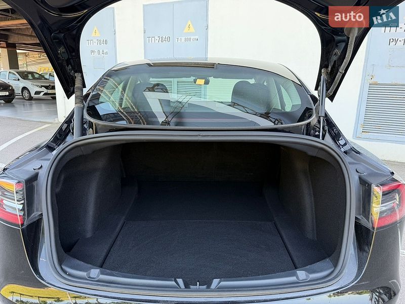 Седан Tesla Model 3 2023 в Киеве