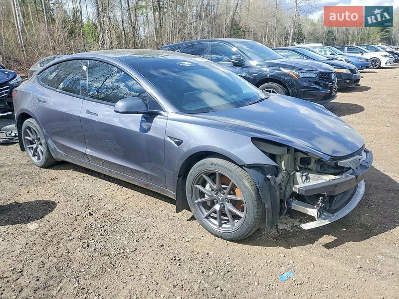 Седан Tesla Model 3 2023 в Львові